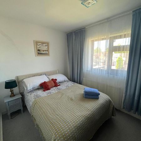 Вилла Hollemeadow Bloxwich Экстерьер фото