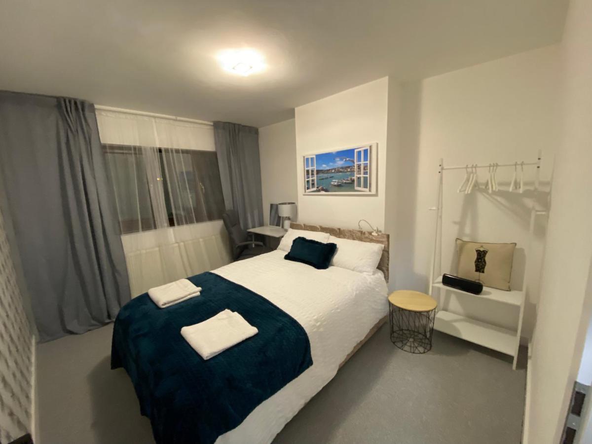 Вилла Hollemeadow Bloxwich Экстерьер фото